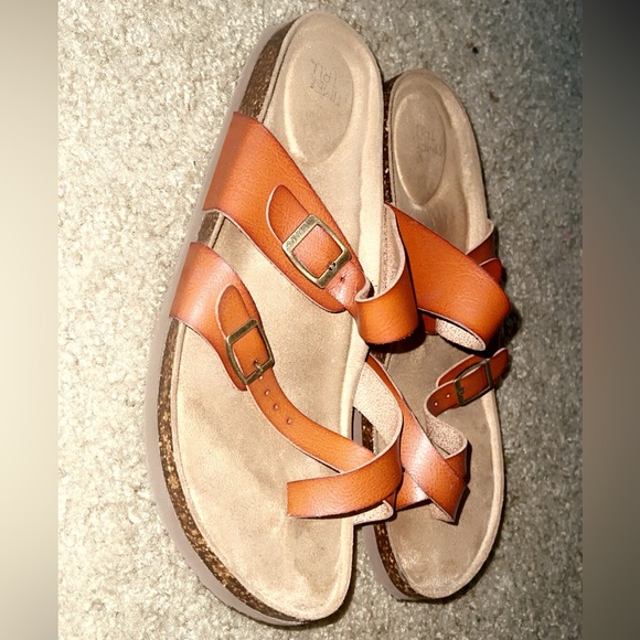 Used pretty Sandals! - Picture 3 of 4